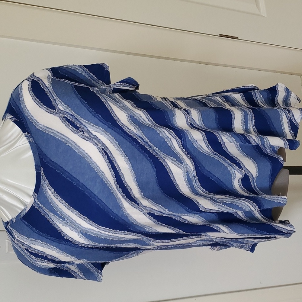 CURATED BY RUA'H KIBRIYA:  Round-Neck Light/Medium/Ddark Blue Cap-Sleeved Topx